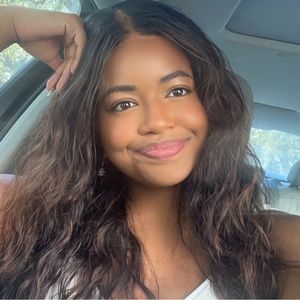 Meet your Posher, Shaina